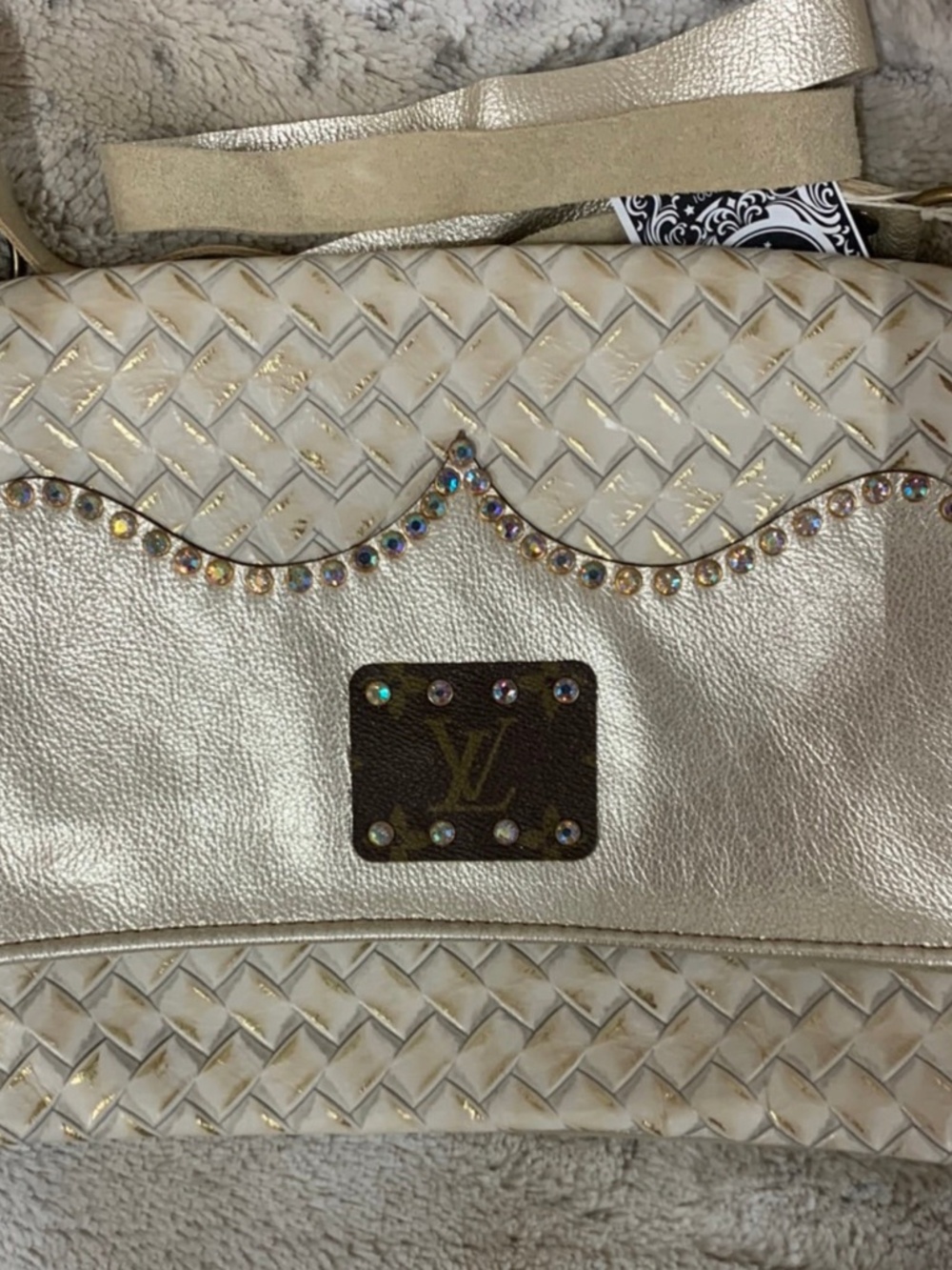 Luxury-Inspired Metallic White & Gold Women’s Shoulder Bag with Crystal Accents